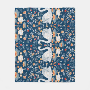 Schwäne, Fische, Blume, Volksmuster. Fleecedecke