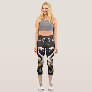 Schwäne mit goldenem Herzen Capri Leggings