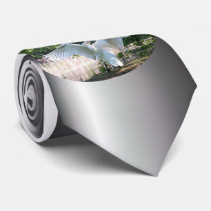 Schwanz mit Wings Spread Krawatte