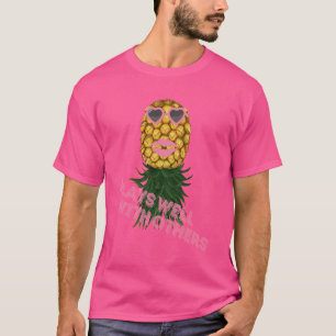 Schwänze spielen gut mit anderen, Upload Pinea T-Shirt