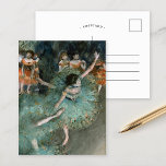 Schwänzender Tänzer, Tänzer in Grün | Edgar Degas Postkarte<br><div class="desc">Schwänzender Tänzer, Tänzer in Green (1877-1879) von der französischen Impressionistin Edgar Degas. Degas ist berühmt für seine pastellfarbenen Zeichnungen und Ölgemälde. Er war Meister bei der Darstellung von Bewegungen, wie man an seinen vielen Werken von Balletttänzern sehen kann. Verwenden Sie die Entwurfstools, um einen benutzerdefinierten Text hinzuzufügen oder das Bild...</div>