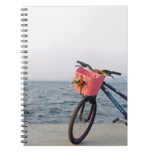 Schwarz-Blau-Fahrrad mit Korb Notizblock