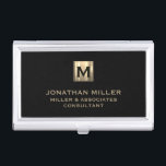 Schwarz-Bürstengoldmonogramm Visitenkarten Dose<br><div class="desc">Mit diesem stilvollen und praktischen Visitenkartengehäuse verleihen Sie Ihrem beruflichen Look. Mit einem gebürsteten Monogramm-Medaillon mit Ihrem Namen und Titel in klassischer Blocktypografie, ist dieser Fall eine großartige Möglichkeit, Ihre Visitenkarten organisiert und geschützt behalten. Der schwarze Hintergrund verleiht dem Ganzen eine Touch Raffinesse, während das goldene Original-Logo eine subtile Touch...</div>