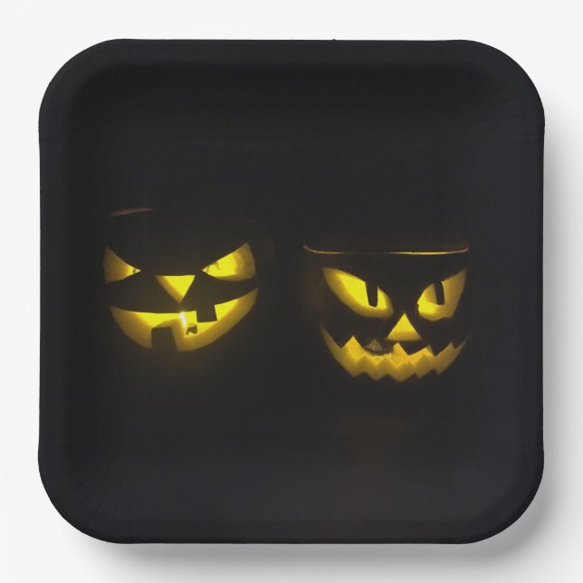 Schwarz-gelbes Halloween-Kürbisgesicht Pappteller (Vorderseite)