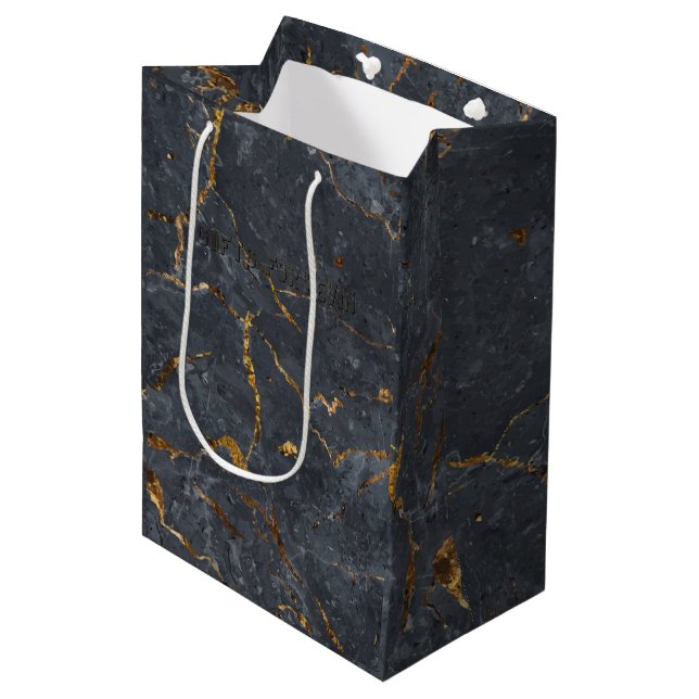 Schwarz-Gold-Luxus-Marmorstruktur Mittlere Geschenktüte (Vorderseite Schrägansicht)