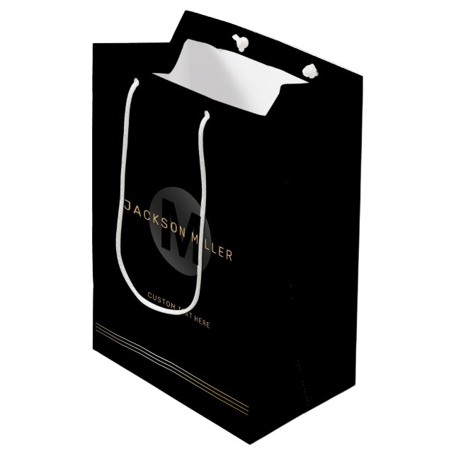 Schwarz/Gold, modern, einfach personalisiert Mittlere Geschenktüte (Vorderseite Schrägansicht)