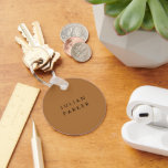 Schwarz-Minimalbraun Schlüsselanhänger<br><div class="desc">Ein schlankes und zeitloses Monogramm nimmt die Bühne in der Mitte vor einem reichen braunen Hintergrund und zeichnet minimalistische Eleganz in seiner reinsten Form auf. Die Gegenüberstellung von schwarzen Initialen an der warmen Kulisse schafft ein ausgeglichenes und gediegenes Design, das sich ideal eignet, um jedem Ambiente eine Touch persönlicher Verfeinerung...</div>