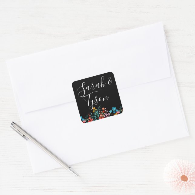 Schwarz-Minimalistisch-Flora-Hochzeitsempfang mit Quadratischer Aufkleber (Umschlag)