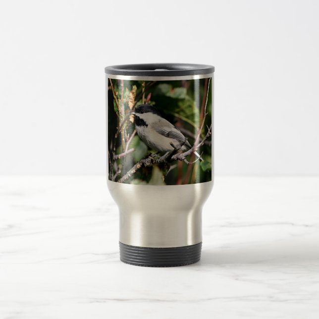 Schwarz-mit einer Kappe bedeckter Chickadee Reisebecher (Mittel)