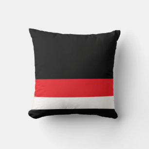 Schwarz mit Trennlinien + zwei Farben Kissen