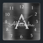 Schwarz-Modern-Elegant-Metallic-Monogramm-Name Quadratische Wanduhr<br><div class="desc">Moderne und elegante schwarze Imitat Edelstahlfolienmonogrammname und Anfangsbuchstabe der Personalisierten Wandleuchte. Die Wall Clock ist das ideale Geschenk für jemanden, der eine schicke, schicke Metalldekoration Liebe, um Weihnachten oder Geburtstag zu schenken.</div>