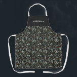 Schwarz modern minimalbotanisch elegant personalis schürze<br><div class="desc">Moderne minimale grüne Schrift personalisierte Schürze. Handgemalte Eukalyptus, minimales Laub und moderne rustikale Rattanköpfe verleihen diesem Design ein luxuriöses Ambiente. In klassischen Grüntönen, Braun, Schwarz, Salbei grün und Grau.</div>