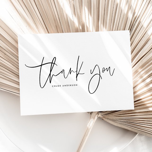 Schwarz-Modern-Minimalistische Handschrift Dankeskarte (Modern minimalist thank you card featuring black handwritten script on a clean layout.)