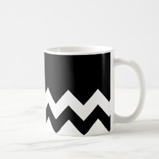 Schwarz-Muster-Auf-Schwarz-u.-Weiß-Zickzack Kaffeetasse