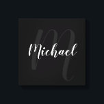 Schwarz-personalisiert-Monogramm und Name Leinwanddruck<br><div class="desc">Personalisiertes Monogramm und Familiennamensgeschenk mit Namen im modernen,  weißen Skript-Schriftart-Stil und Monogramm in grauem,  modernen Script-Schriftart-Stil als Hintergrund auf schwarzem Hintergrund.</div>