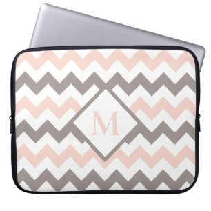 Schwarz Pink Zickzack Muster Monogramm Laptopschutzhülle