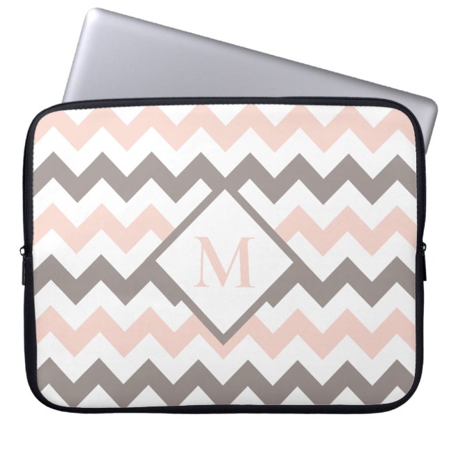 Schwarz Pink Zickzack Muster Monogramm Laptopschutzhülle (Vorderseite)