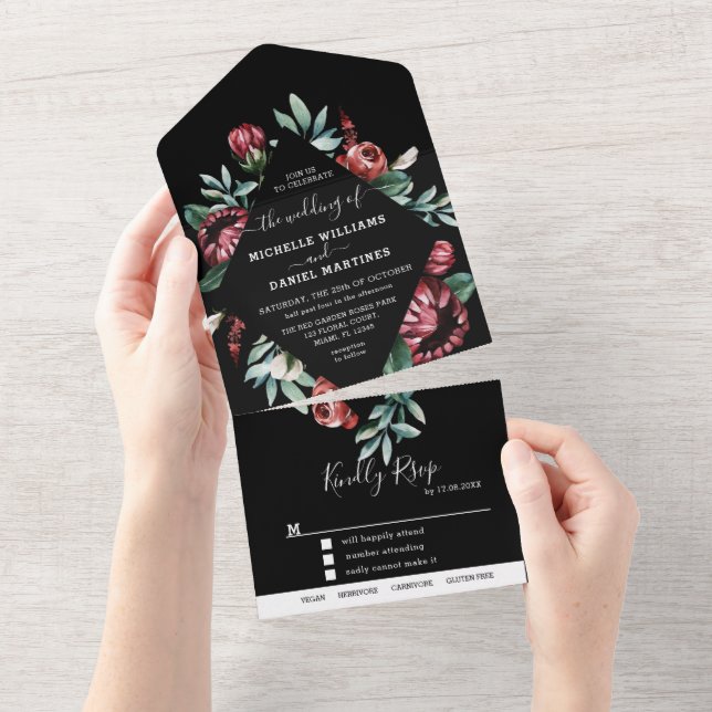 Schwarz-Rot-Flora-Hochzeit in einer Einladung (Abreißen)