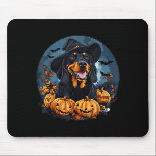 Schwarz-Rot gescheckter Coonhound Hund mit Hexenhu Mousepad