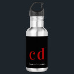 Schwarz-rot-Monogramm-Name modern minimalistisch Edelstahlflasche<br><div class="desc">Ein klassischer schwarzer Hintergrund. Roter und weißer Text. Personalisieren Sie Ihre Monogramm-Initialen und Ihren Namen und fügen Sie sie hinzu. Für ihn und sie.</div>