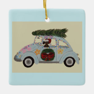 Schwarz-roter Dachshund in Hippie-Auto zu Weihnach Keramikornament