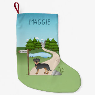 Schwarz-roter Rottweiler-Hund an einem Wanderweg Kleiner Weihnachtsstrumpf