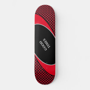 Schwarz-rotes Karomuster und Wellenlinien Skateboard