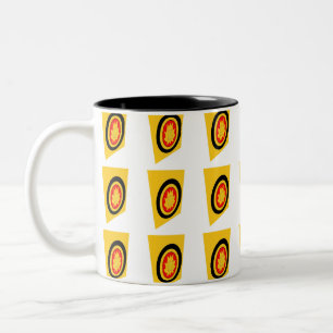 Schwarz-Senf-farbene Grafik, moderne Kunst Zweifarbige Tasse