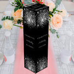 Schwarz-Silber-Glitzer Weinbox<br><div class="desc">Ein klassischer schwarzer Hintergrund. Dekoriert mit Imitaten silbernen Glitzer. Personalisieren Sie den Namen,  das Alter und das Datum und fügen Sie ihn hinzu.</div>