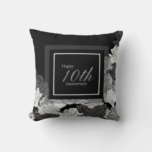 Schwarz, Silber und Weiß zum 10. Jubiläum Kissen