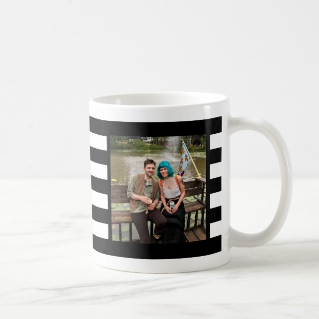 Schwarz u. Weiß Stripes Lilien-Foto Kaffeetasse (Rechts)