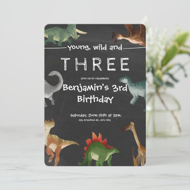 Schwarz und farbenfroh Printable Dinosaurier Gebur Einladung (Stehend Vorderseite)