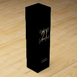 Schwarz und Gold 21. Geburtstag moderne Drehbuch s Weinbox<br><div class="desc">Modernes Schwarz-Gold-Geschenk zum 21. Geburtstag. Teil einer eleganten,  stilvollen Kollektion</div>