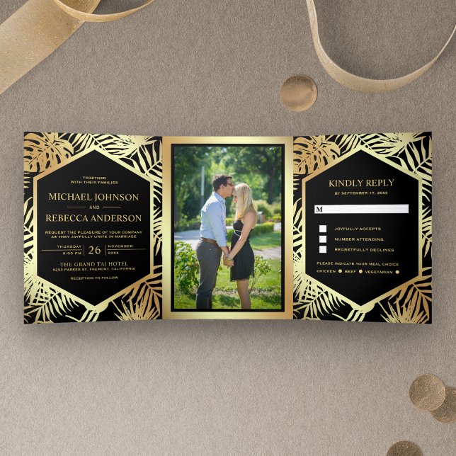 Schwarz und Imitat Goldene Foil Tropical Palm Wedd Dreifach Gefaltete Einladung (Von Creator hochgeladen)