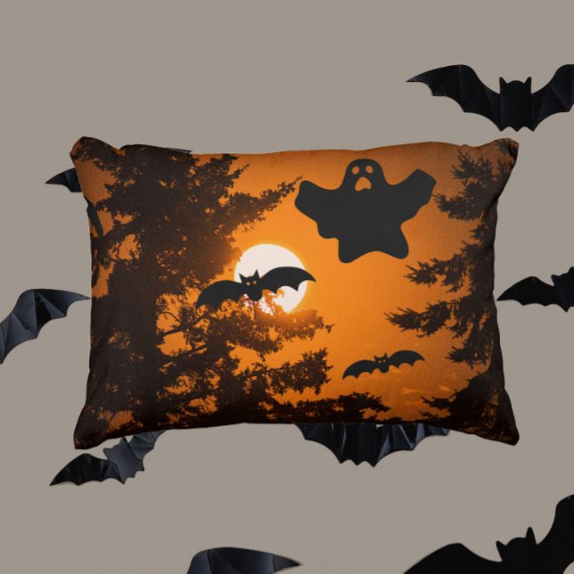 Schwarz und Orange Spooky Halloween Night Szene Dekokissen (In Situ)