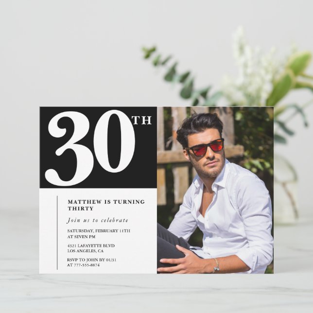 Schwarz und Weiß 30. Geburtstag Einladungen (Stehend Vorderseite)