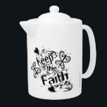 Schwarz und Weiß Behielt den Faith Graffiti Teapot<br><div class="desc">Ein Retro-Hippie-Stil "Behalt den Glauben" Teekanne mit Grunge-Schrift und illustriert mit Graffiti-Schmetterlinge,  gepunktete Herzen und andere Details! Schmetterlinge und Herzen Originalkunst.</div>
