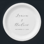 Schwarz und Weiß Elegant Moderne einfache Hochzeit Pappteller<br><div class="desc">Schöne, elegante und schlichte, minimalistisch-schwarz-weiße Teller für Hochzeiten. Vollständig anpassbar mit Namen, Datum und Farben, um Ihre Hochzeit Thema.</div>