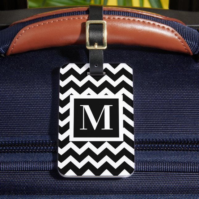 Schwarz und Weiß Moderne elegante Zigzag Monogram Gepäckanhänger (Vorderseite Insitu 2)