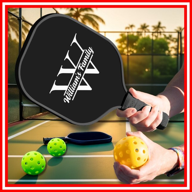 Schwarz und Weiß | Monogramm für einfache Familien Pickleball Schläger (Von Creator hochgeladen)