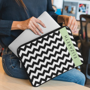 Schwarz und Weiß Zigzag, Zickzack Muster, Ihr Name Laptopschutzhülle