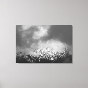 Schwarz-Weiß-Berge in Wolken Leinwanddruck