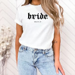Schwarz-Weiß-Braut | Cooler gotischer Text Tri-Blend Shirt<br><div class="desc">Dieses stilvolle,  weiße Shirt für die Braut besticht durch trendige,  schwarz-gotische oder altenglische Texte.</div>