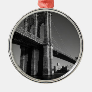 Schwarz-Weiß-Brooklyn-Brücke Ornament Aus Metall