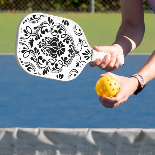 Schwarz-Weiß-Damast-Flora Pickleball Schläger (InSitu)