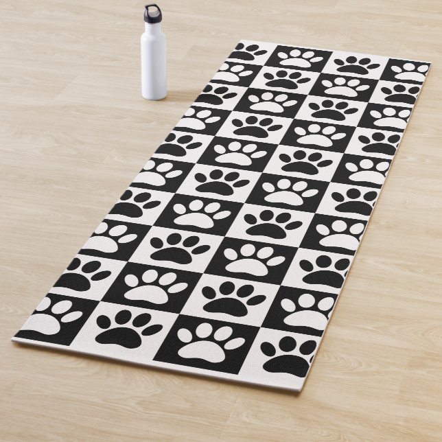 Schwarz-Weiß-Dog-Druck auf den Plätzen Yogamatte (Beispiel)