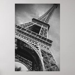 Schwarz-Weiß-Eiffelturm von unten Poster