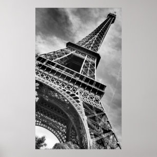 Schwarz-Weiß-Eiffelturm von unten Poster