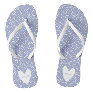 Schwarz-Weiß-Fleck mit personalisiertem Herz Flip Flops