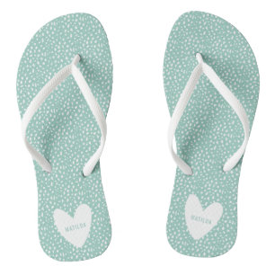 Schwarz-Weiß-Fleck mit personalisiertem Herz Flip Flops